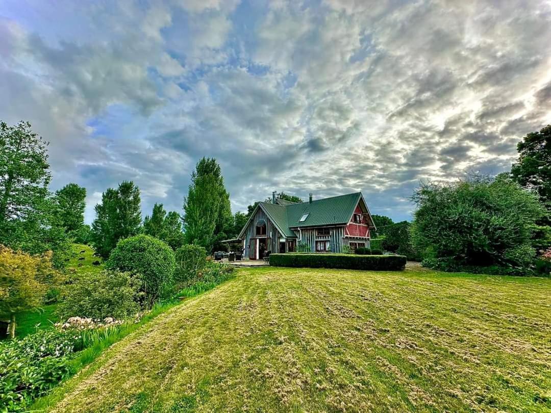 Streamside Country Manor Bed & Breakfast Walton Exterior photo